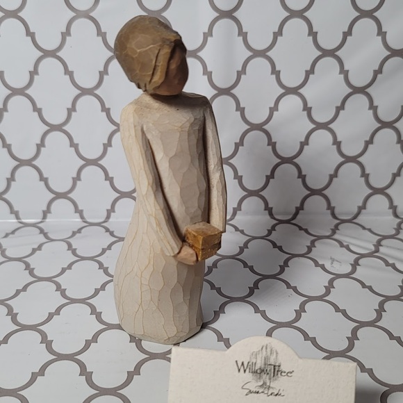 Willow Tree Figure- Spirit of Giving - Picture 3 of 4
